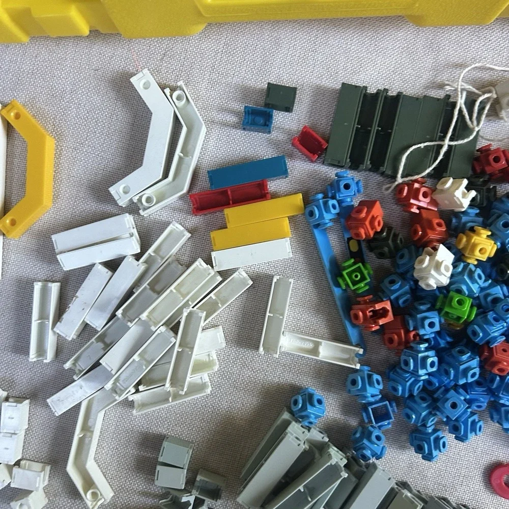 Vintage Fisher Price Construx 283pcs Building Mixed Parts Yellow Hard Case 1980s